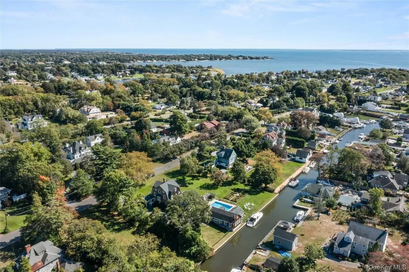 28 S Montgomery Avenue, Bay Shore, New York, United States. - Photo 38