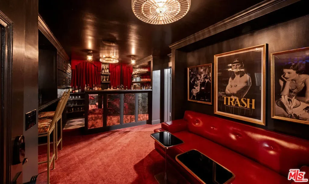 601 S Windsor Boulevard, Los Angeles, California, United States. - Photo 27