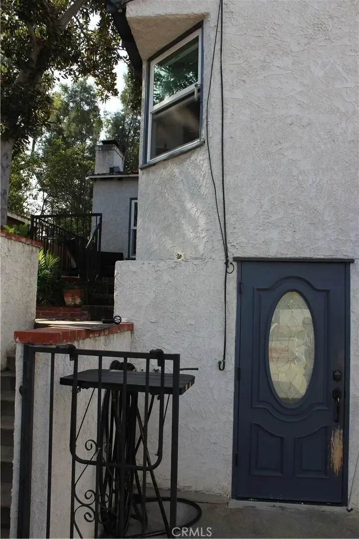 210 N Naomi, Burbank, California, United States. - Photo 8
