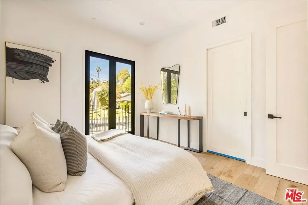 16815 Shileno Place, Los Angeles, California, United States. - Photo 18