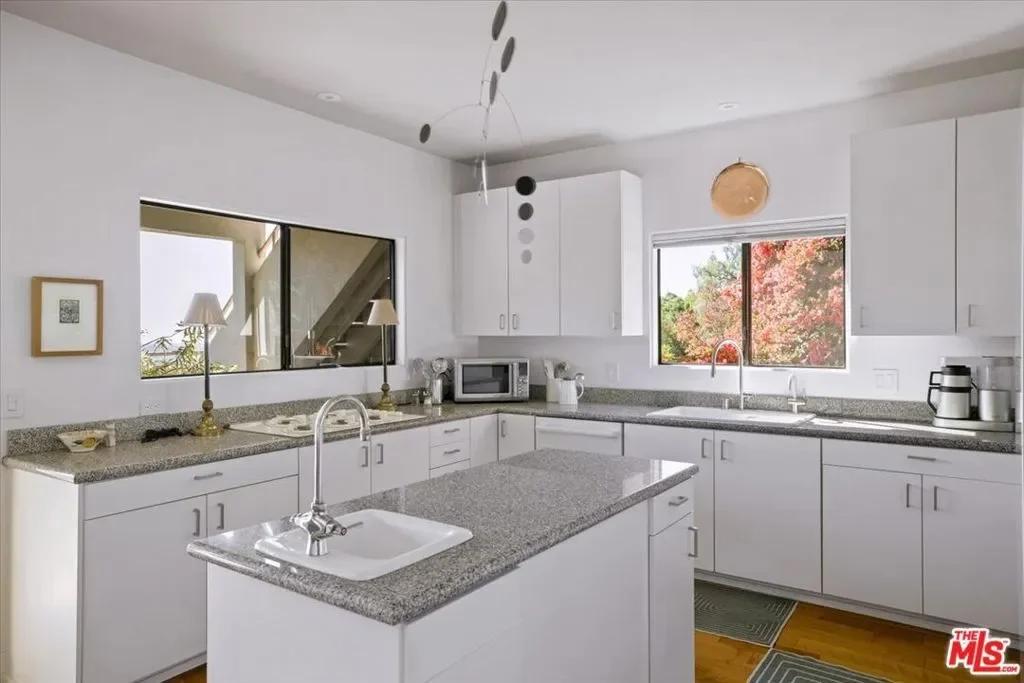 1358 Killarney Avenue, Los Angeles, California, United States. - Photo 43