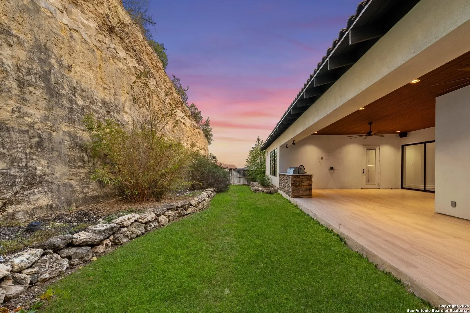 Exterior photo 9