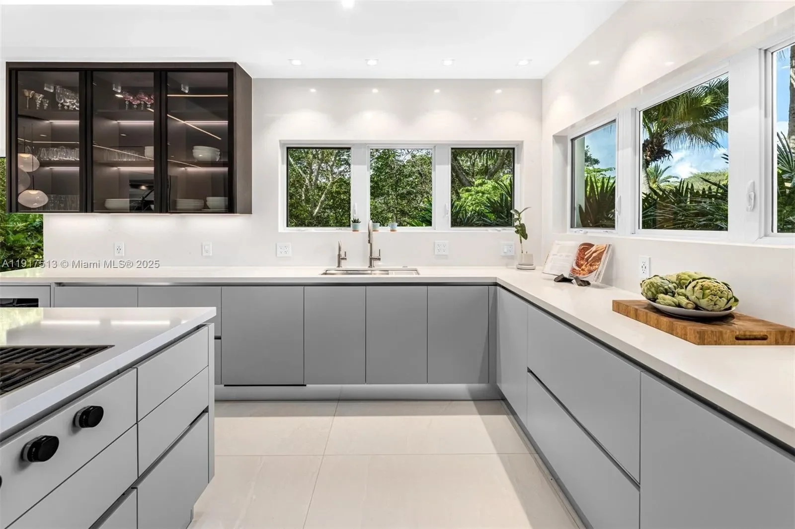 7150 W Lago Dr, Miami, Florida, United States. - Photo 12