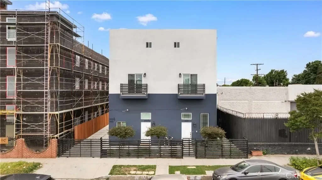 3721 S San Pedro Street, Los Angeles, California, United States. - Photo 20