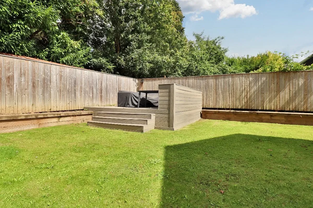 Exterior photo 2