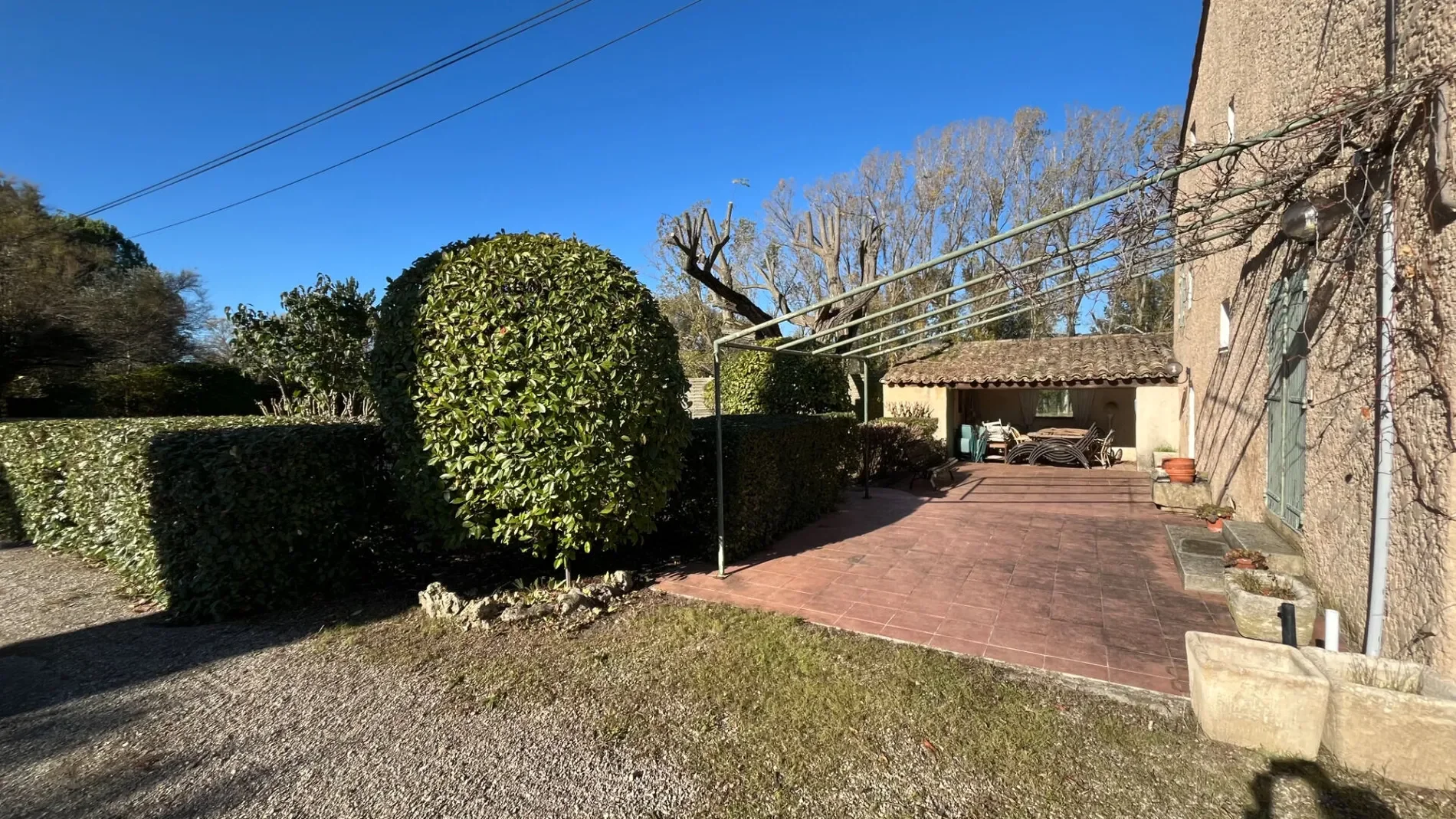 Exterior photo 3