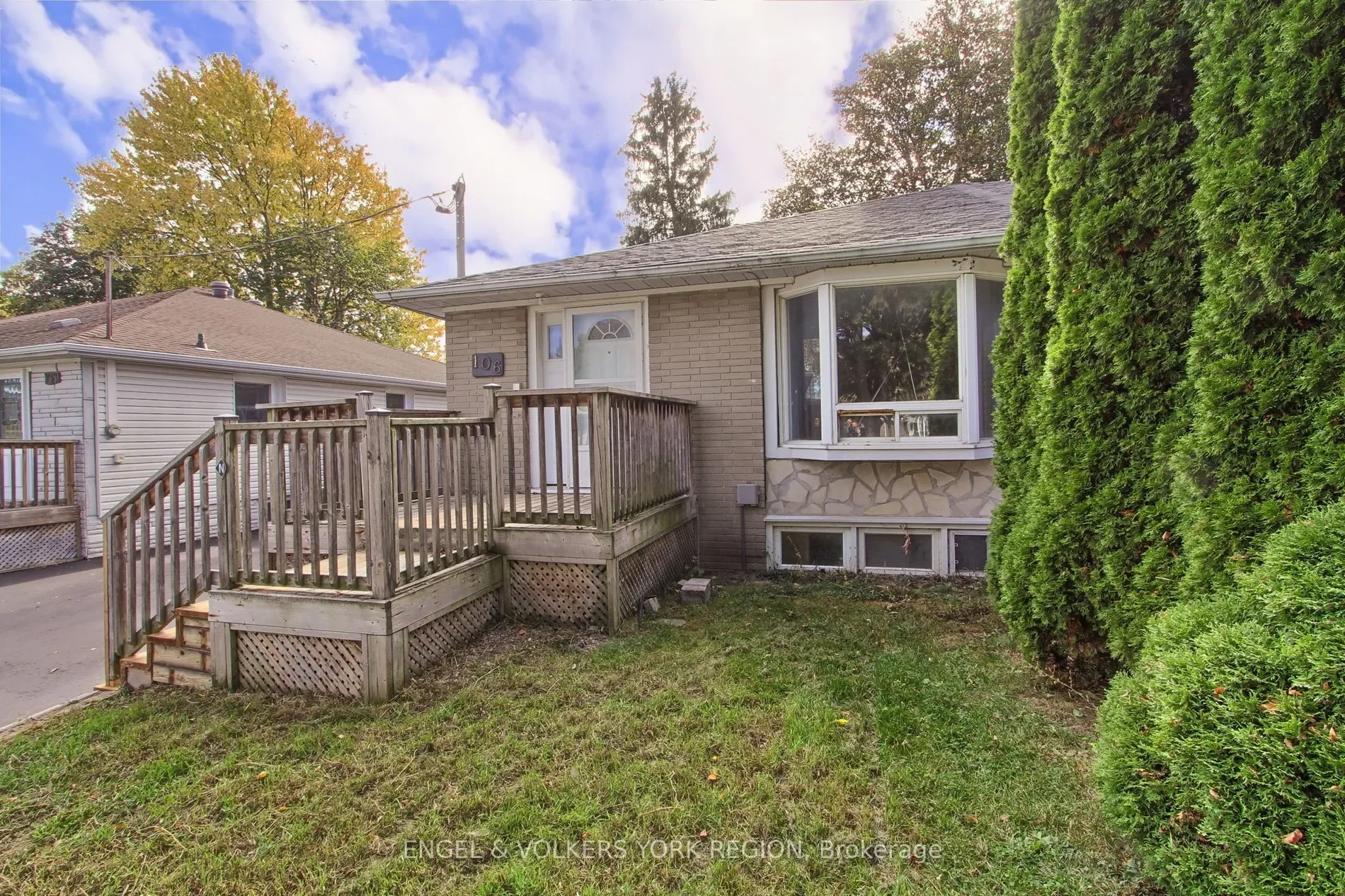 Exterior photo 2