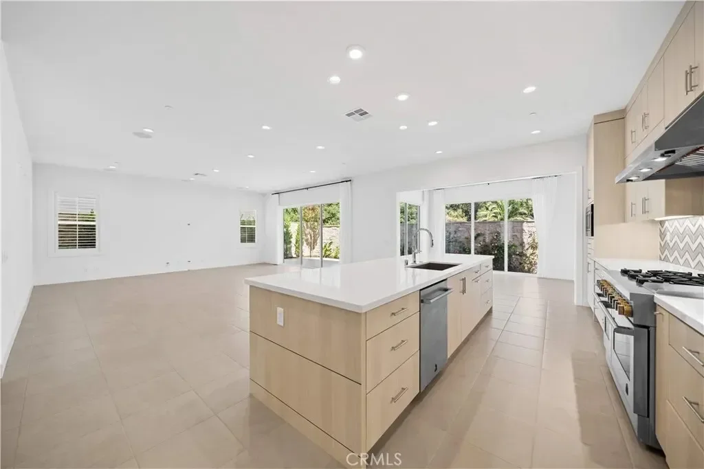 360 Riverbend, Lake Forest, California, United States. - Photo 17