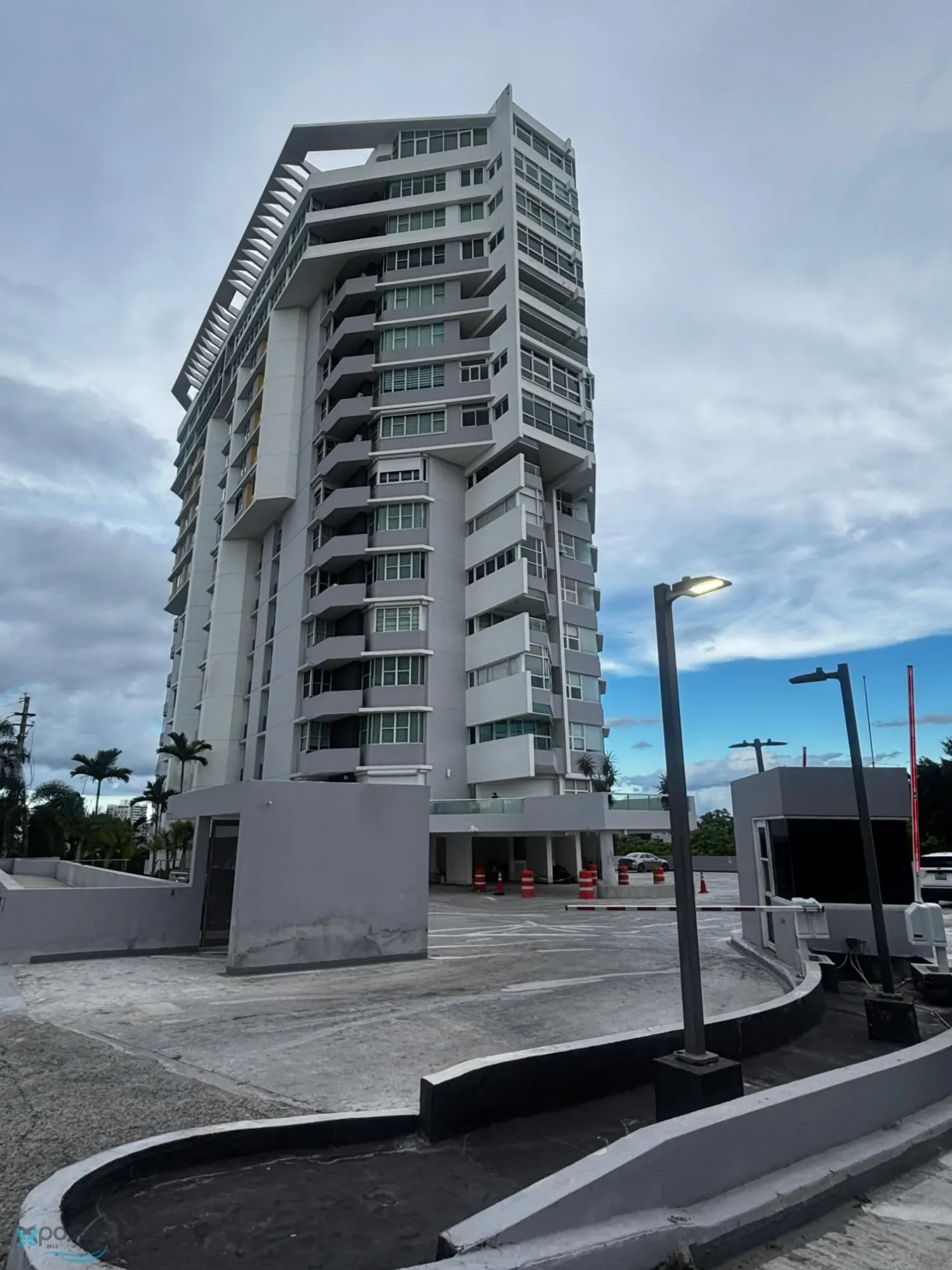 Exterior photo 5