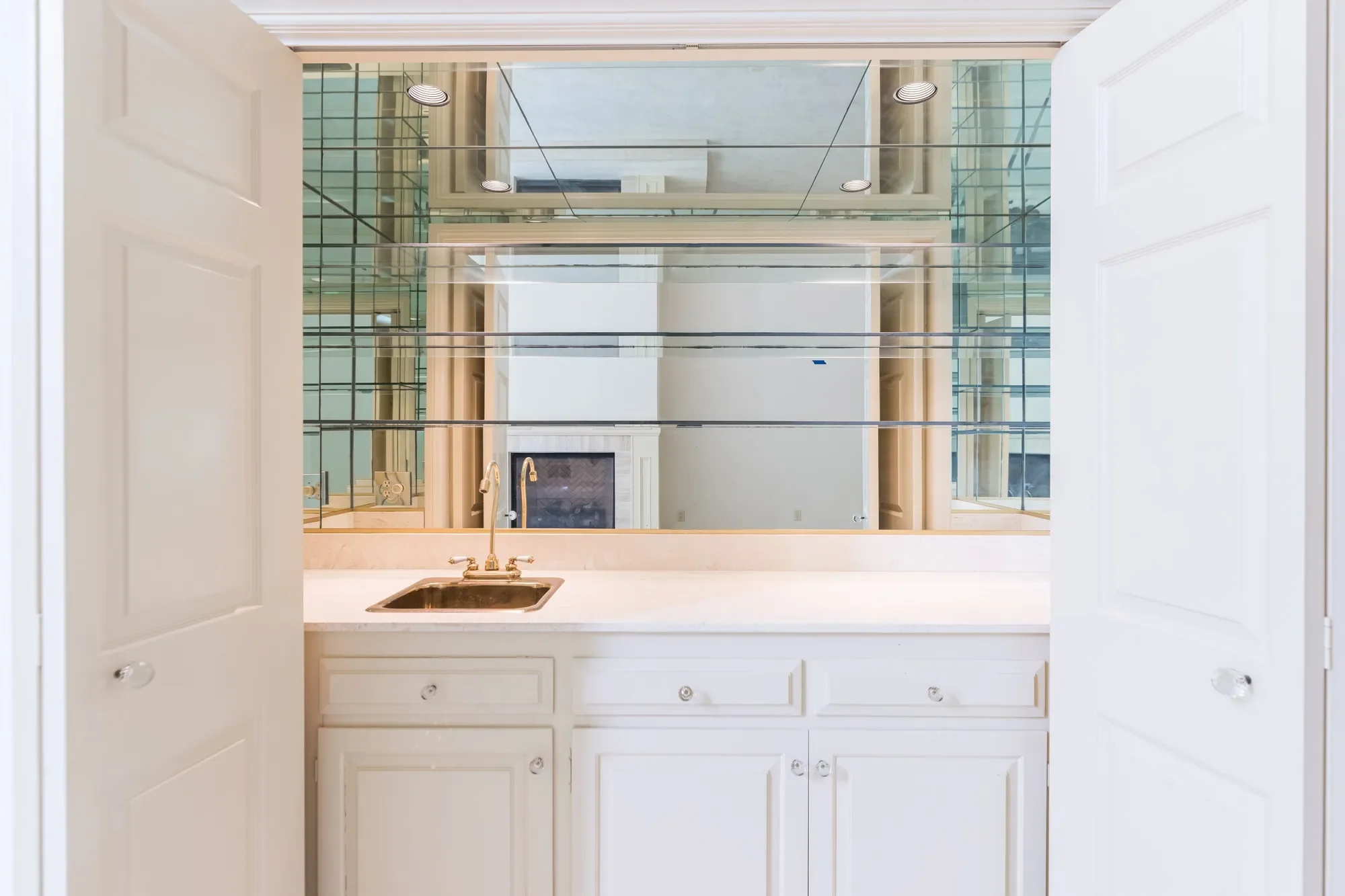 12386 Ridge Circle , Los Angeles, CA 90049, Los Angeles, California, United States. - Photo 17