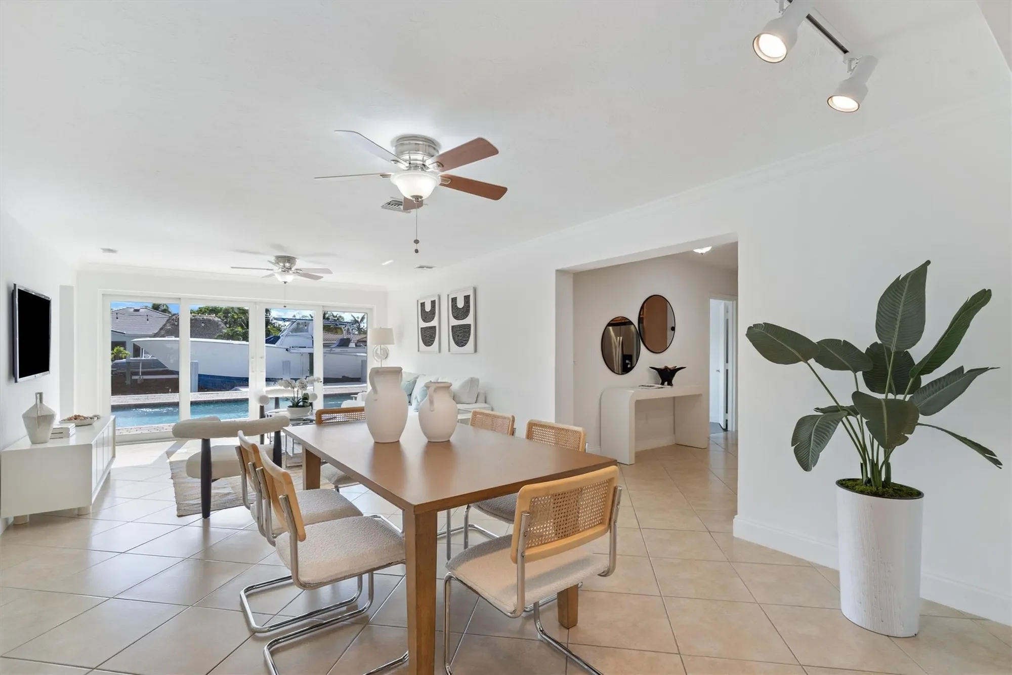 370 SE 3rd Ct, Pompano Beach, Florida, United States. - Photo 3