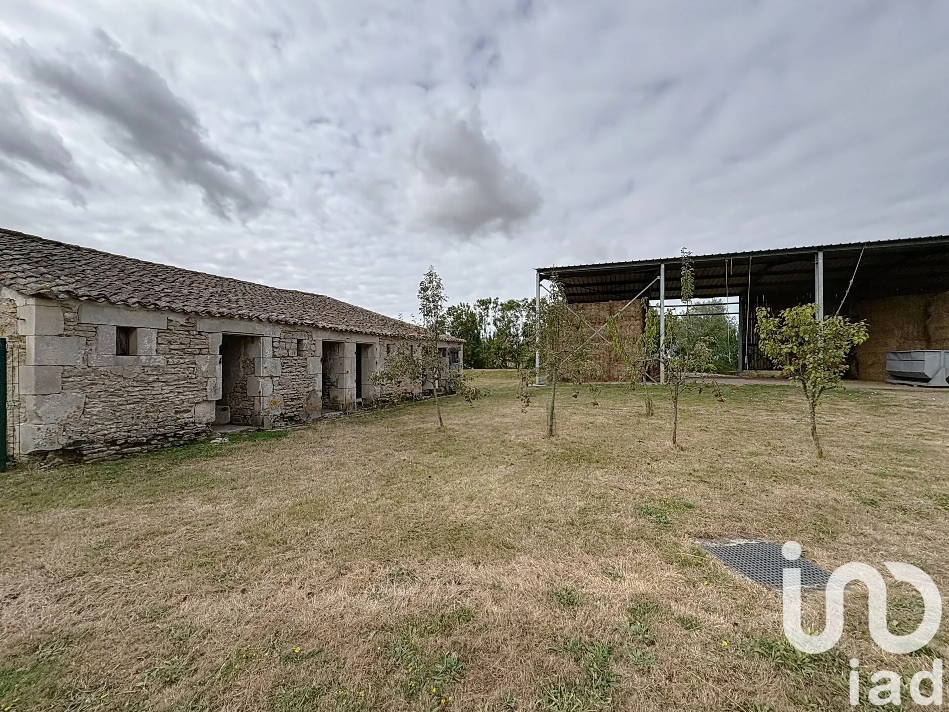 Exterior photo 6
