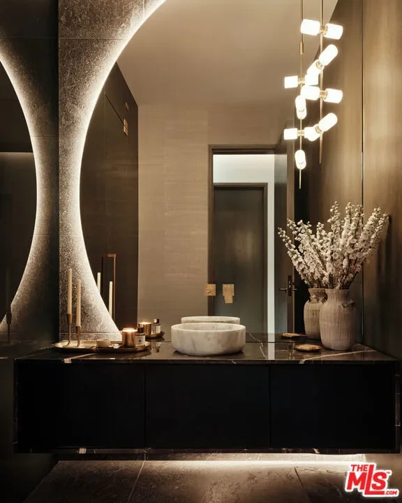 9259 Robin Drive, Los Angeles, California, United States. - Photo 30