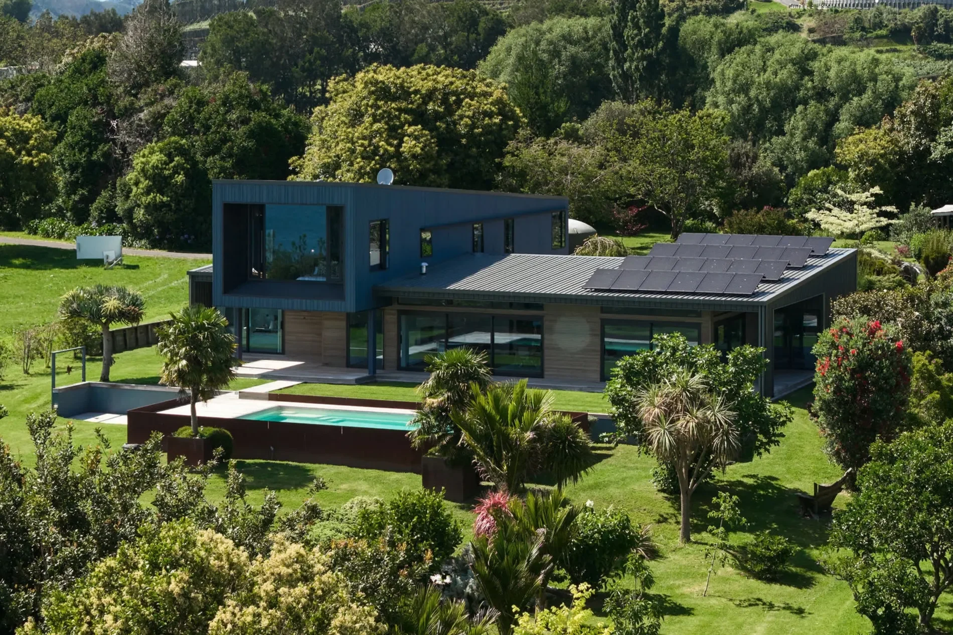 Exterior photo 8