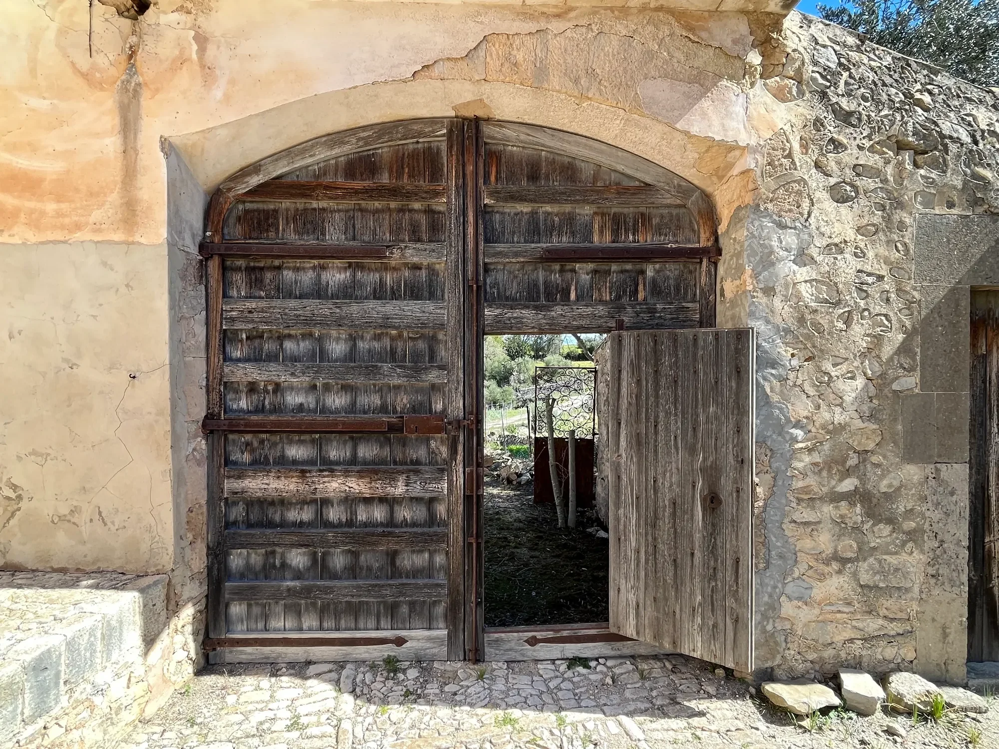 Exterior photo 4