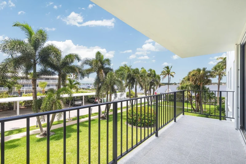Washington Road, West Palm Beach, Florida, United States. - Photo 16