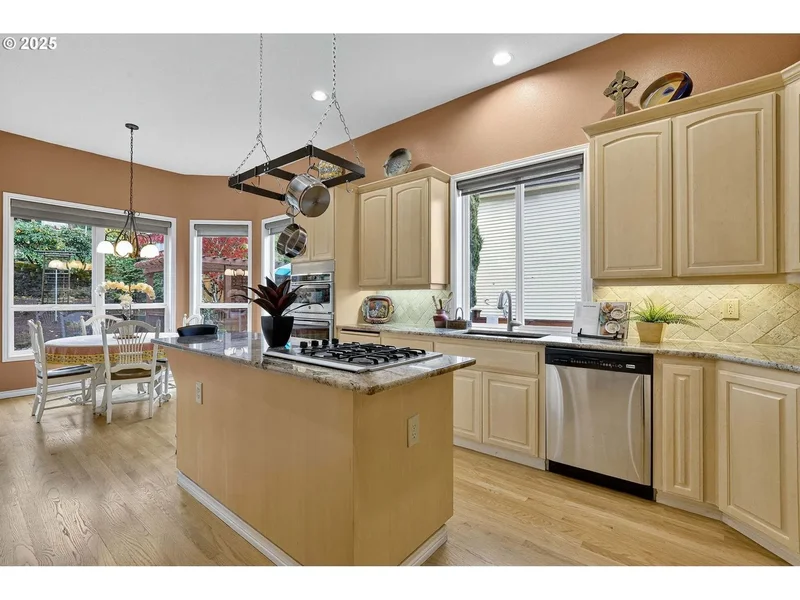 14341 SE Terrace Dr, Clackamas, OR 97015, Clackamas, Oregon, United States. - Photo 15