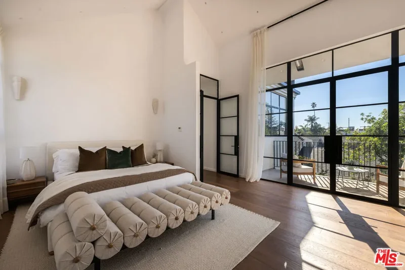 745 Sunset Avenue, Los Angeles, California, United States. - Photo 29