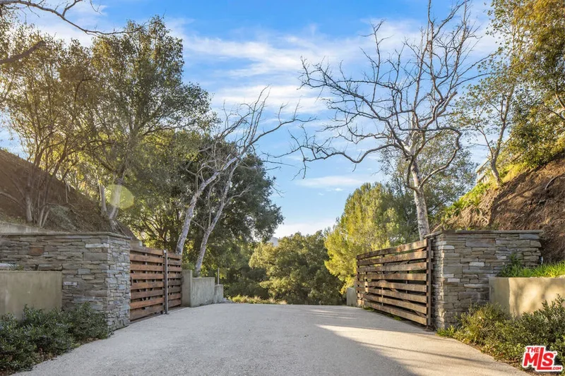 715 Crater Camp Drive, Hidden Hills, California, United States. - Photo 6