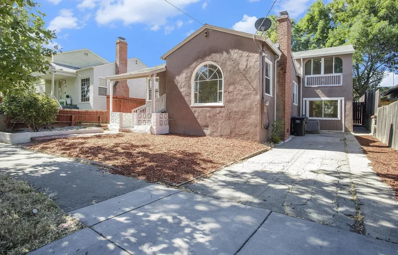 4 Bedrooms Single Family Detached