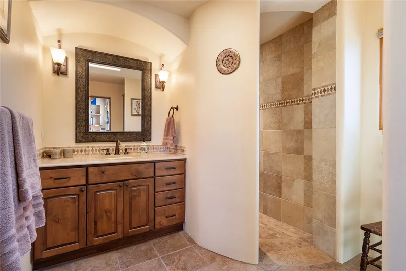 7 Plaza Molleno, Santa Fe, NM 87506, Santa Fe, New Mexico, United States. - Photo 2