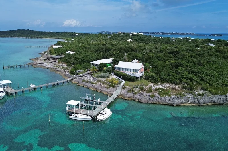 A Refined Waterfront Haven