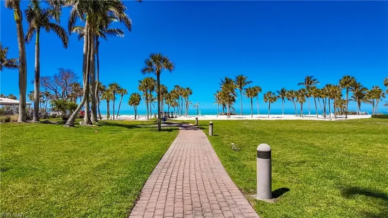 4021 Gulf Shore BLVD N, #1006, Naples, FL, 34103, USA, Naples, Florida, United States. - Photo 26