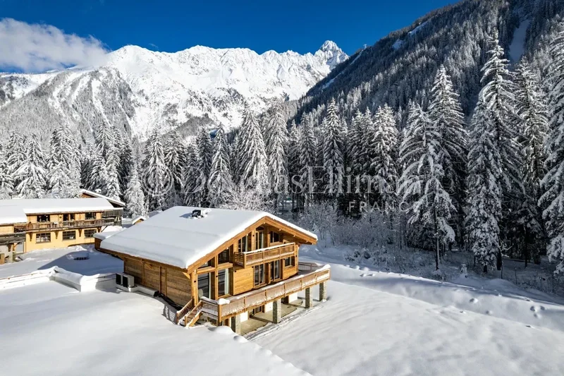 ARGENTIERE - New-build 5-bedroom chalet with pool close to les Grands Montets