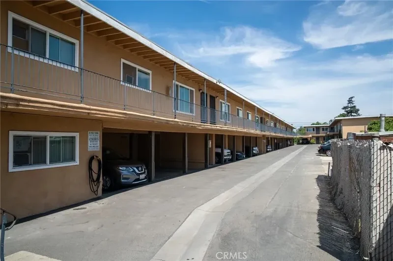1003 W Bishop Street, Santa Ana, California, United States. - Photo 8