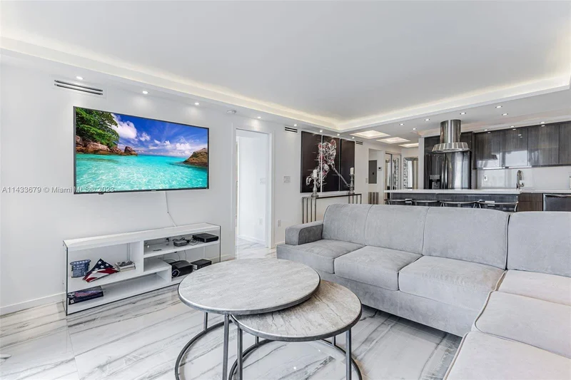 465 Ocean Dr, Miami Beach, Florida, United States. - Photo 39