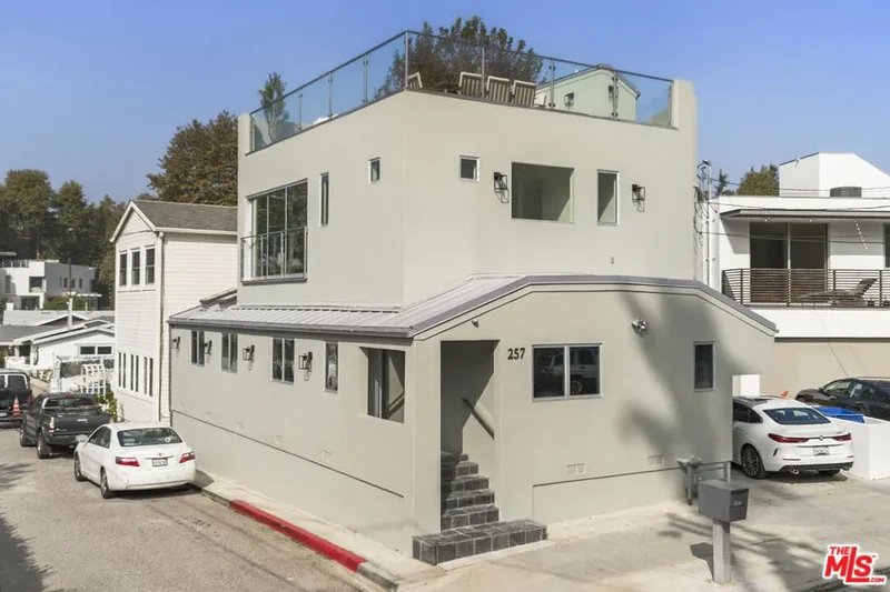257 Entrada Drive, Santa Monica, California, United States. - Photo 3