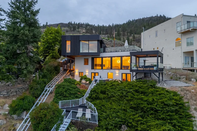 Modern Residence In Naramata