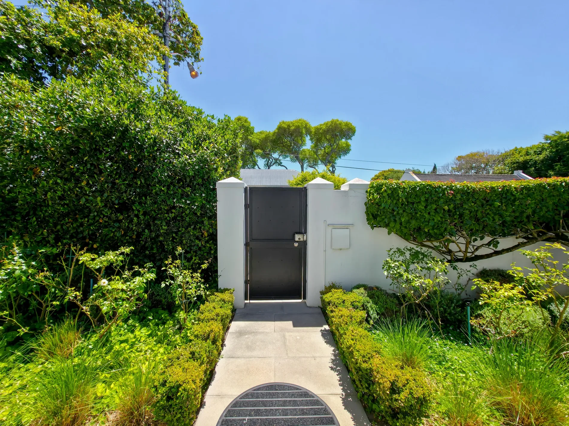 Exterior photo 8