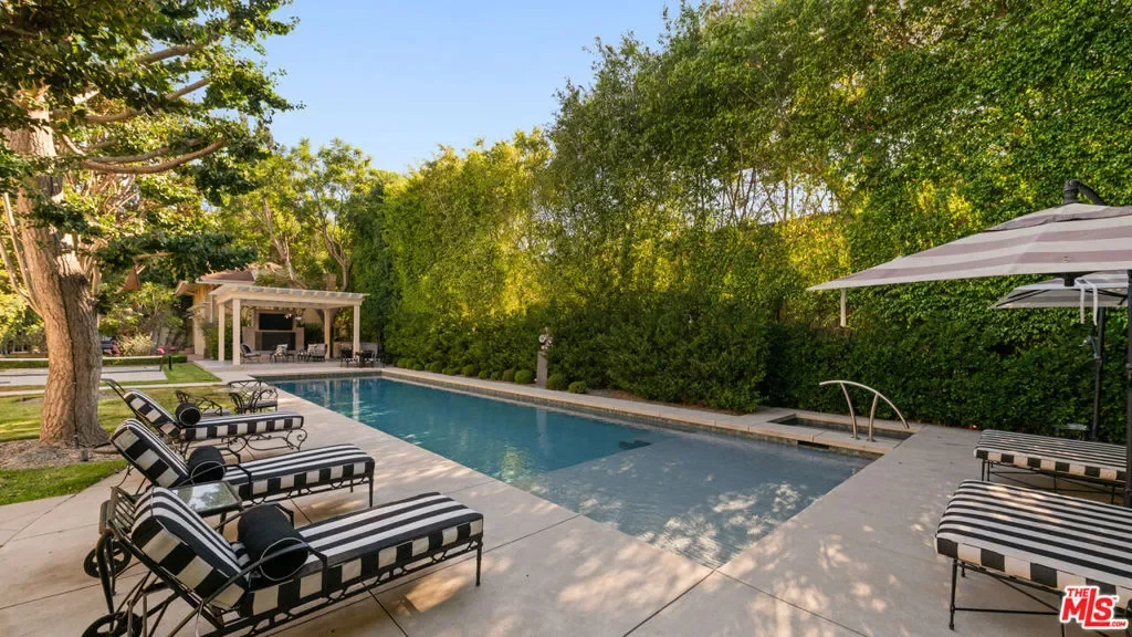601 S Windsor Boulevard, Los Angeles, California, United States. - Photo 33