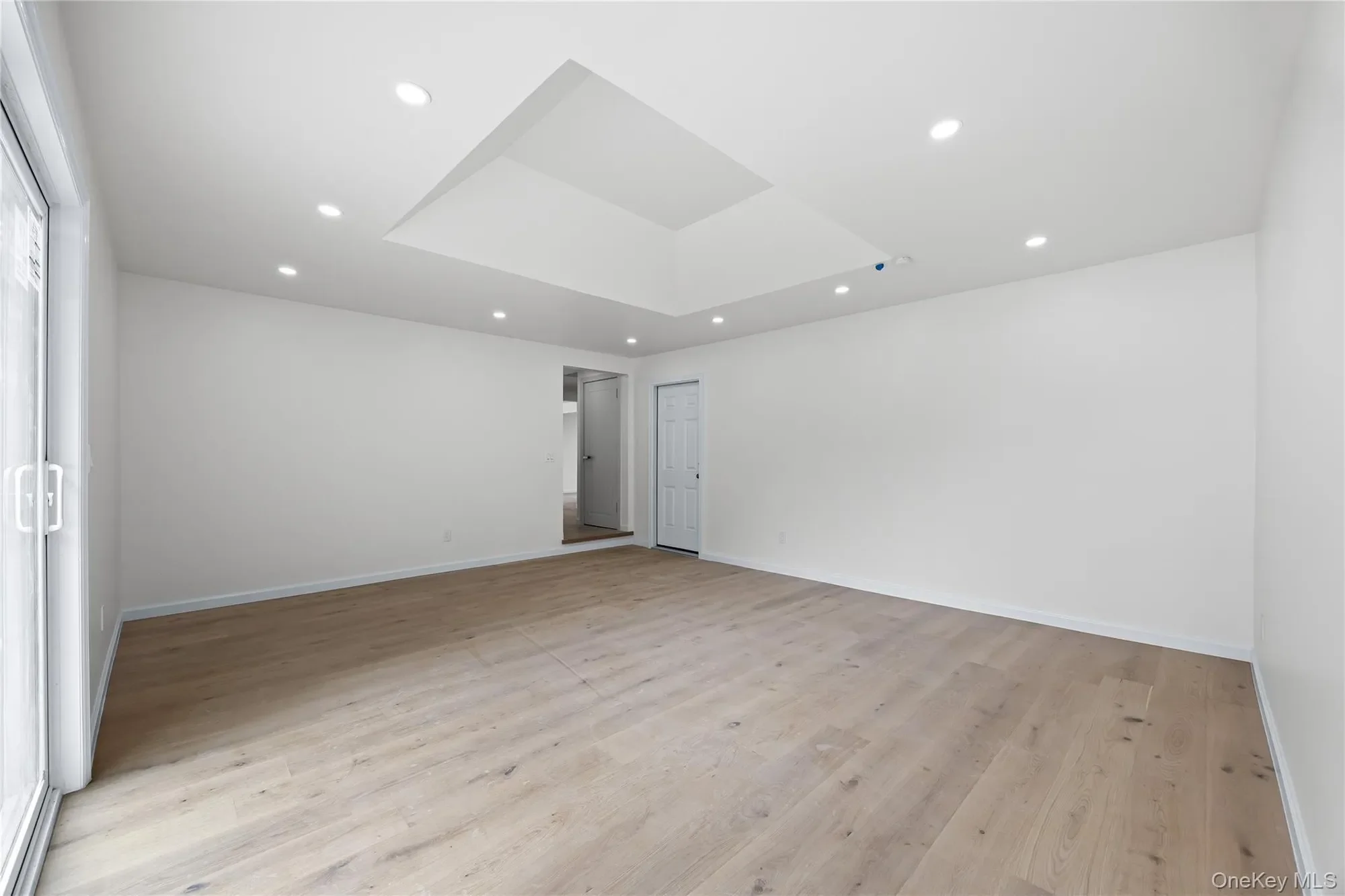 26 Roseanne Drive, Woodbury, NY 11797, Woodbury, New York, United States. - Photo 33