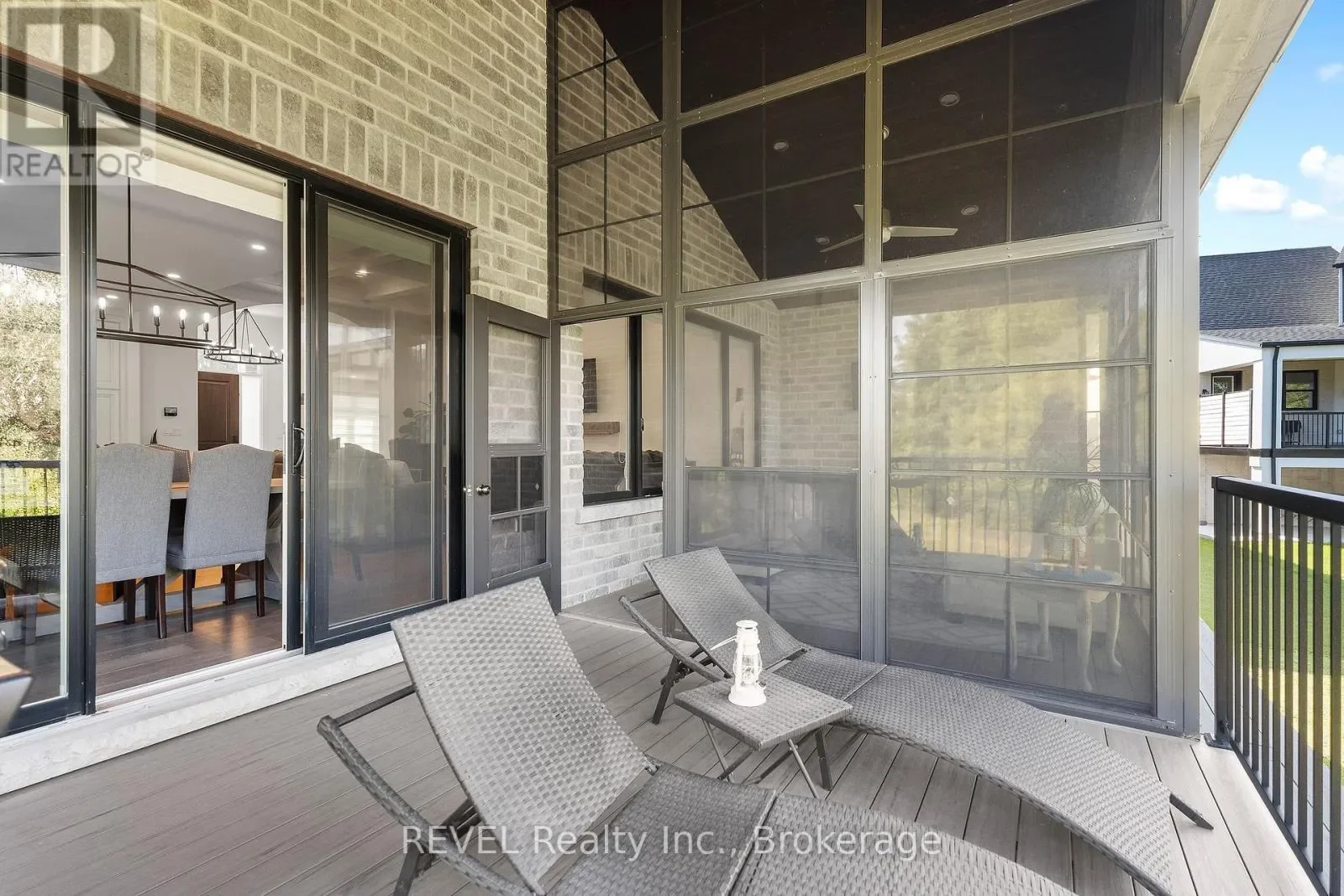 Exterior photo 5