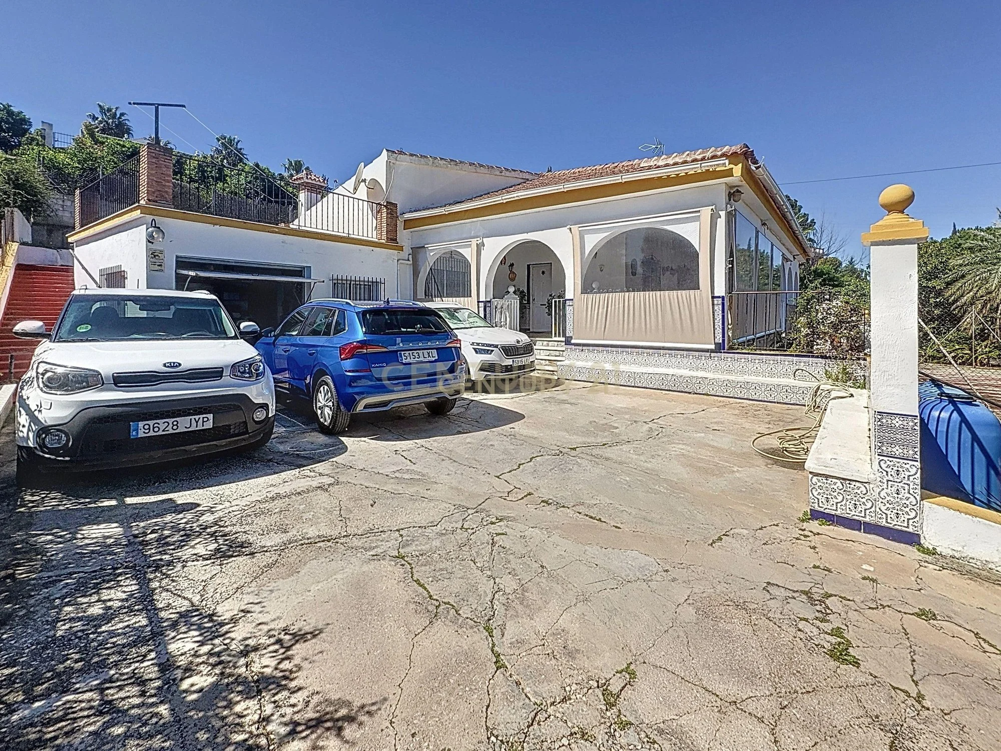 Exterior photo 3