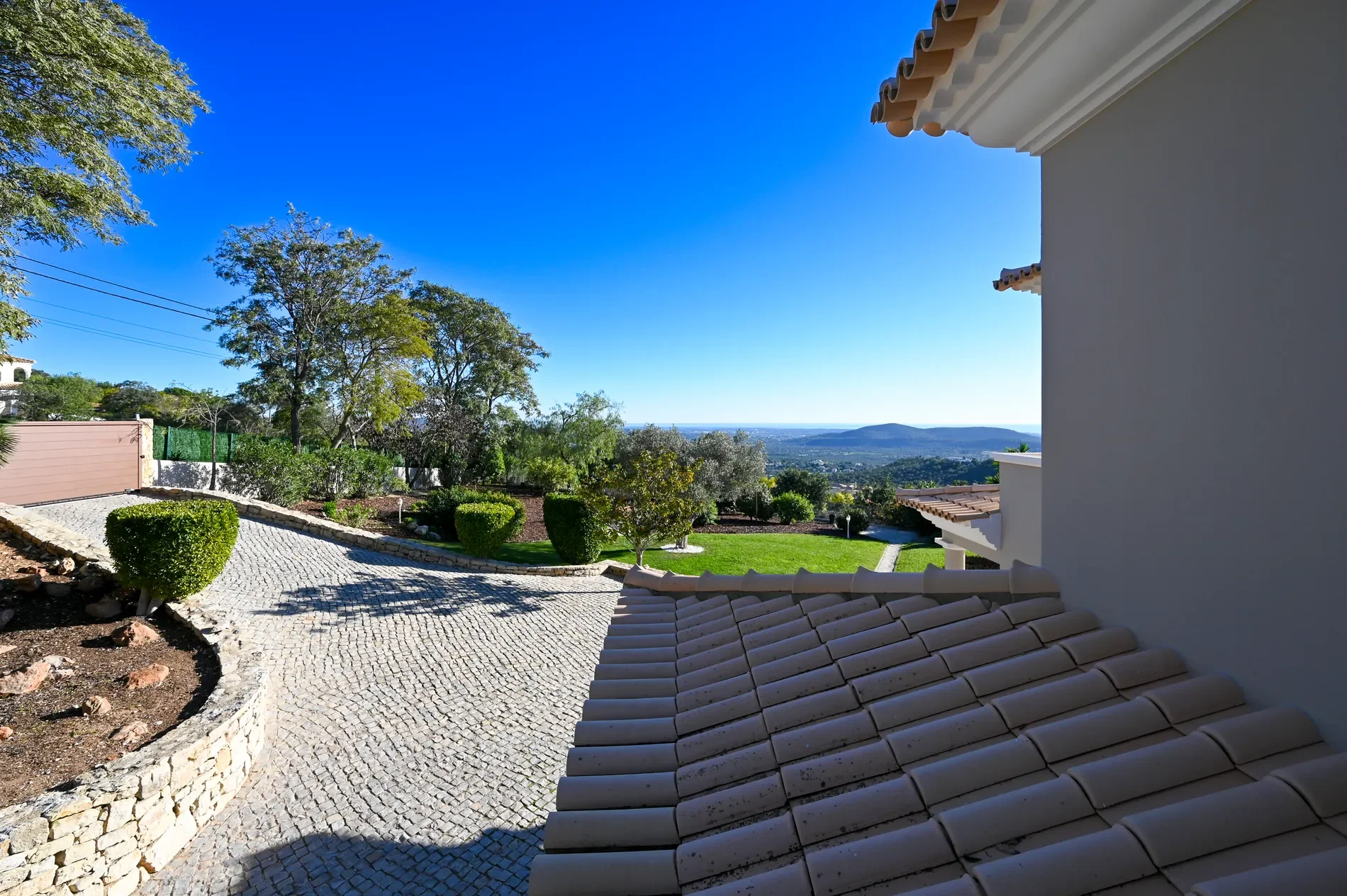 Exterior photo 11