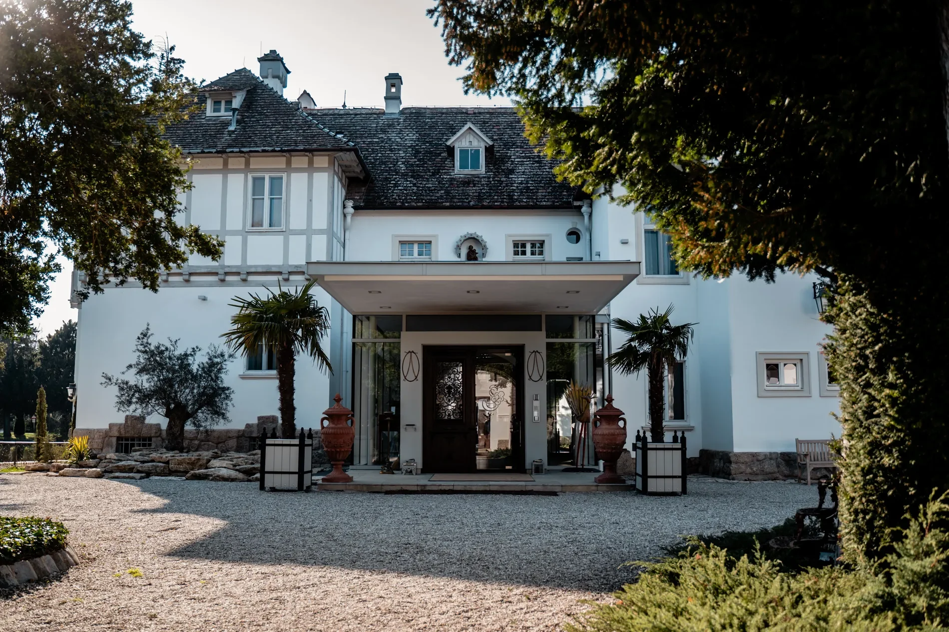 Exterior photo 3