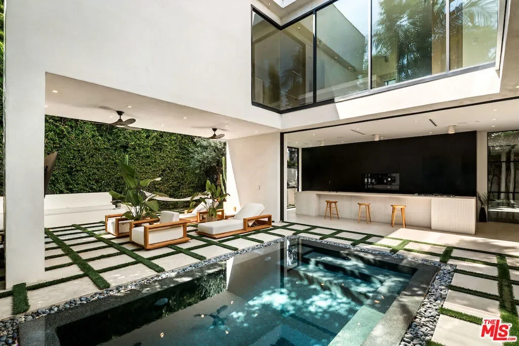 839 N Genesee Avenue, Los Angeles, California, United States. - Photo 24
