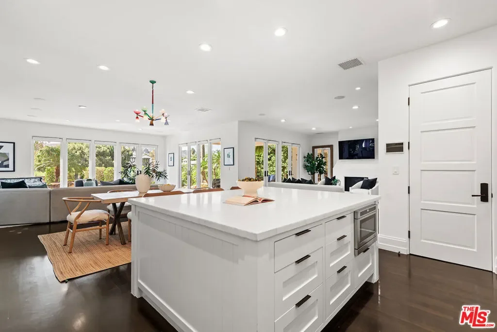 9928 Toluca Lake Avenue, Los Angeles, California, United States. - Hero Image
