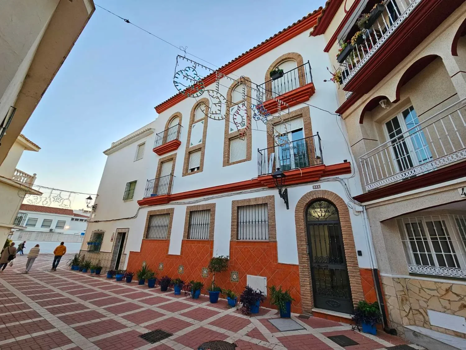 Exterior photo 6