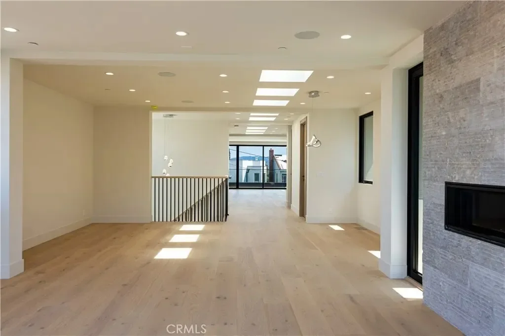 404 16th Street, Manhattan Beach, California, United States. - Photo 30