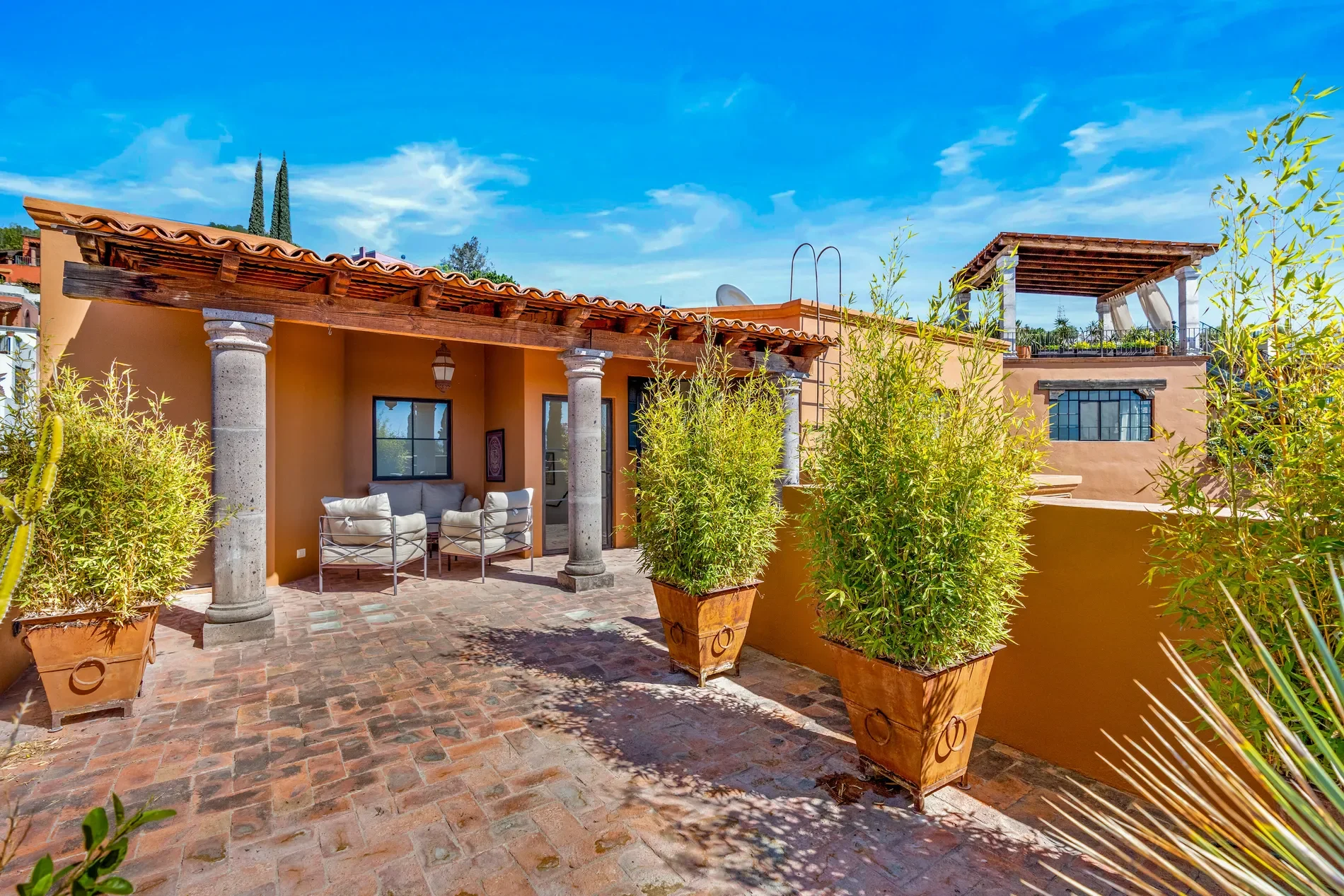 Exterior photo 11