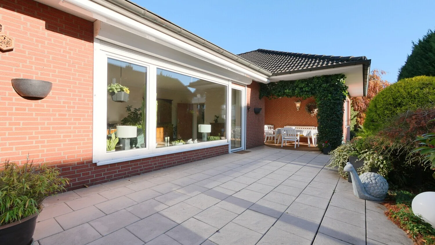 Exterior photo 4