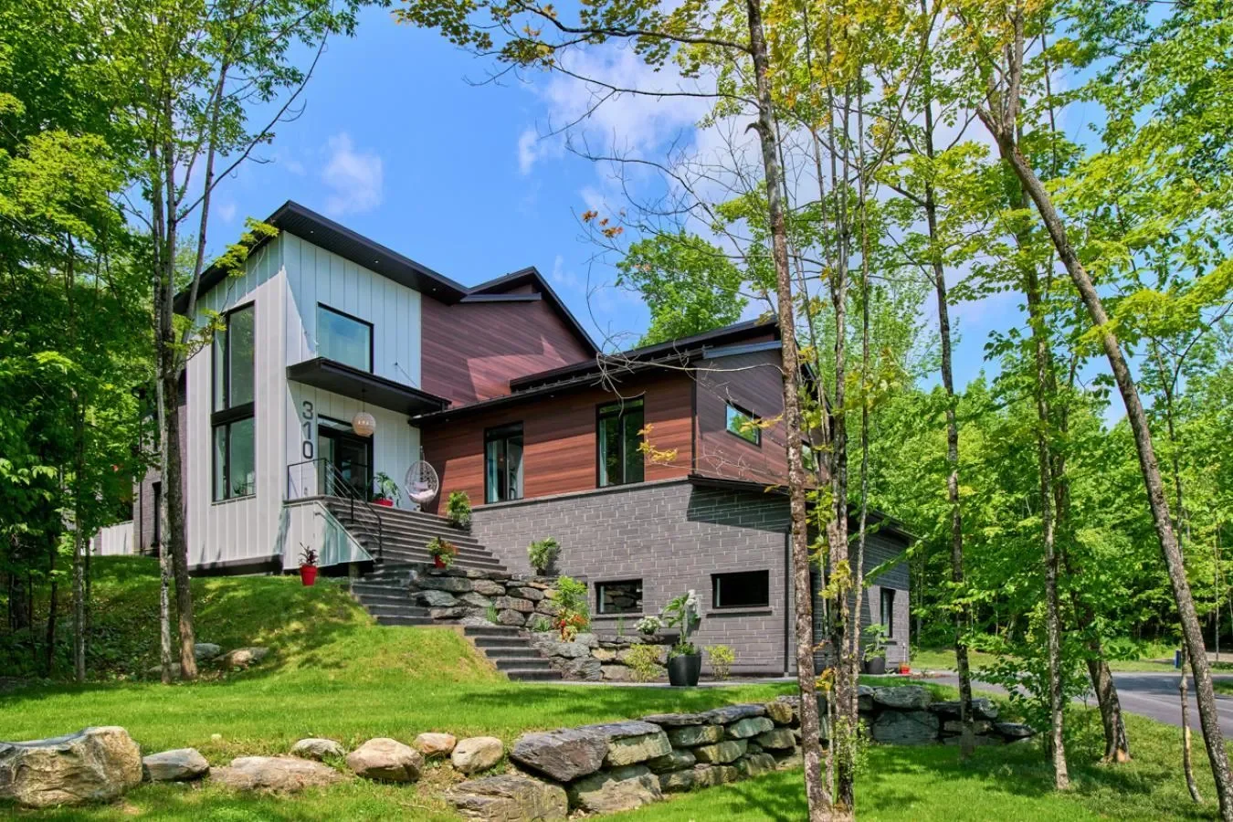 310 rue des Boisés, Ascot Corner, Quebec, Canada. - Photo 1