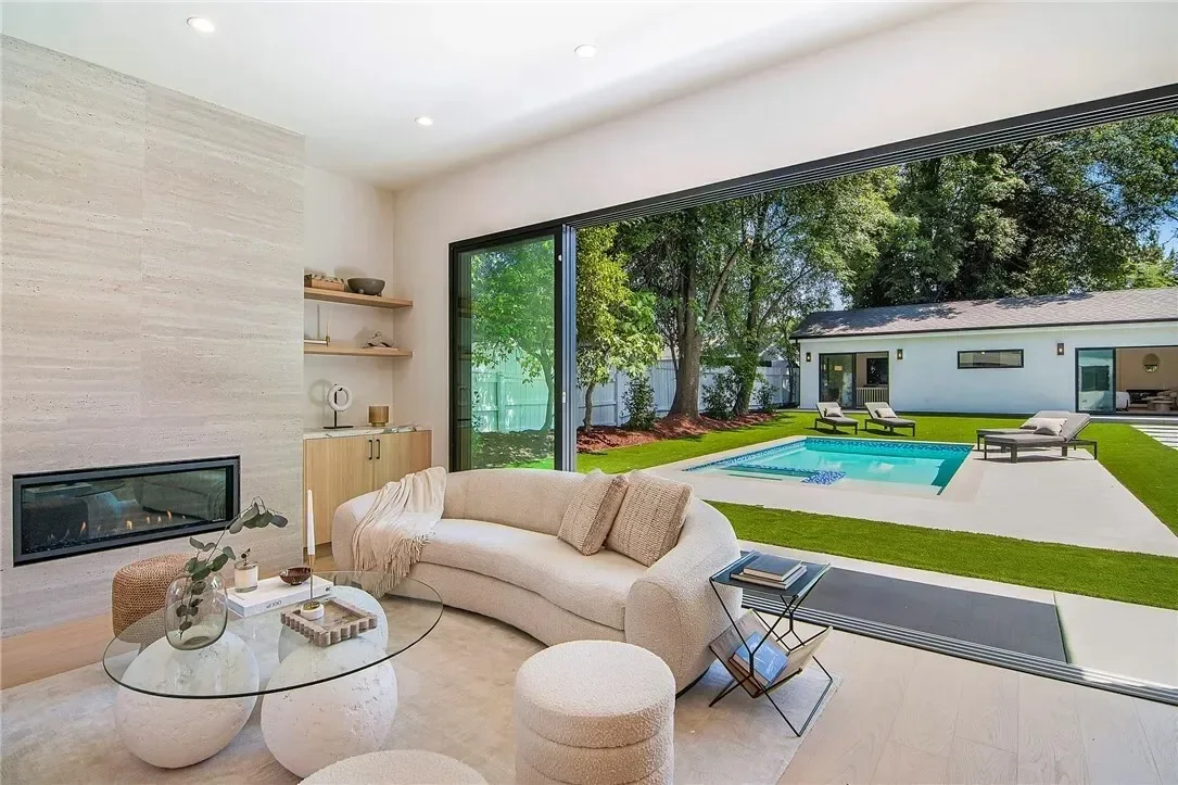 22616 Hatteras Street, Los Angeles, California, United States. - Photo 5