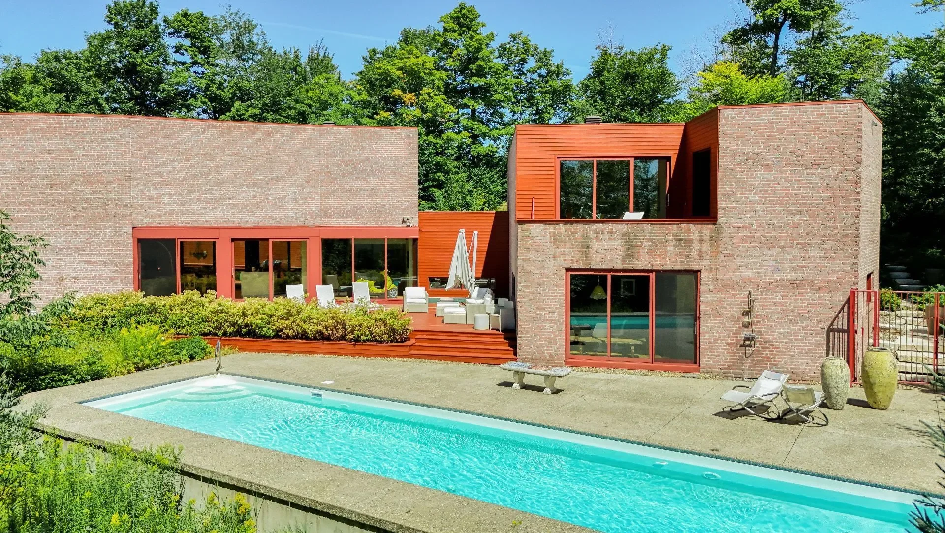 Exterior photo 8