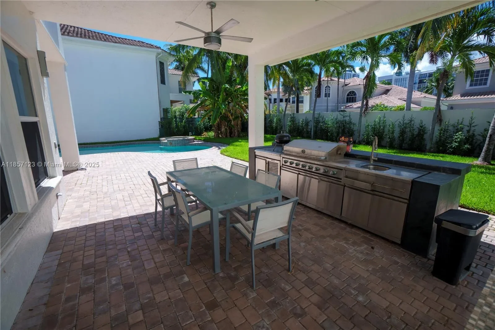 822 Meridian Ln, Hollywood, Florida, United States. - Photo 27