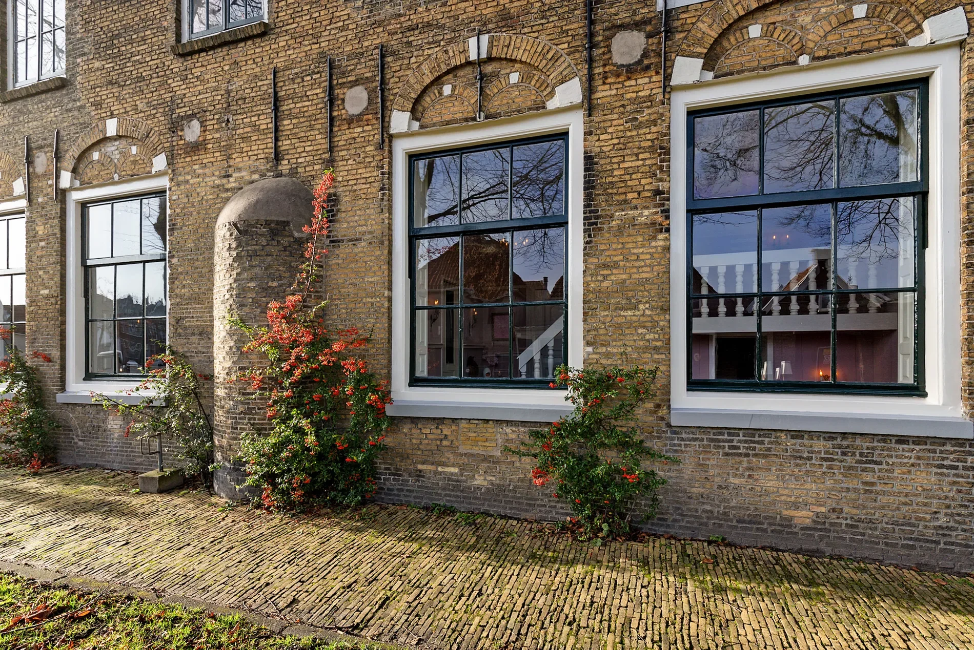 Exterior photo 3
